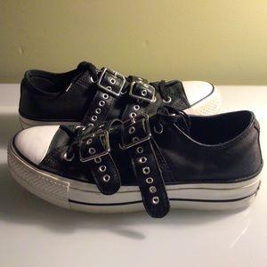 CONVERSE CHUCK TAYLOR PLATFORM BLACK LEATHER LOW TOPS WITH BUCKLES 8 1/2